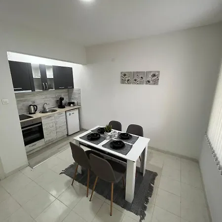 рози Apartment