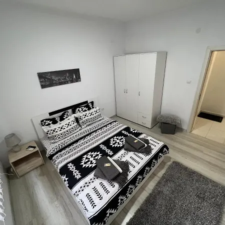рози Apartment *